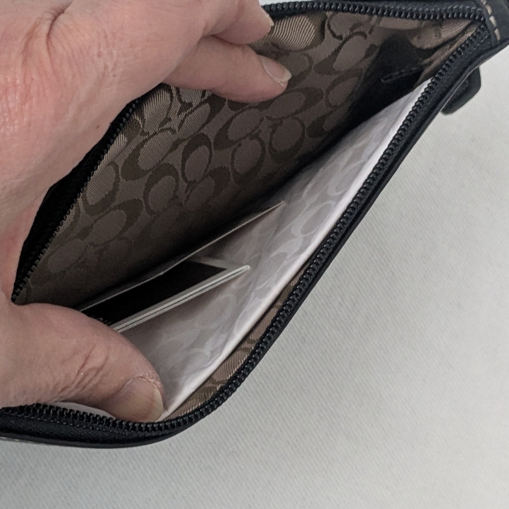 NWT Coach Soho Black Leather Vintage Wristlet Wallet Purse Secure Zip Closure - Picture 6 of 10
